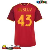Camisa de Futebol AS Roma Wesley Franca #43 Equipamento Principal Mulheres 2026-27 Manga Curta